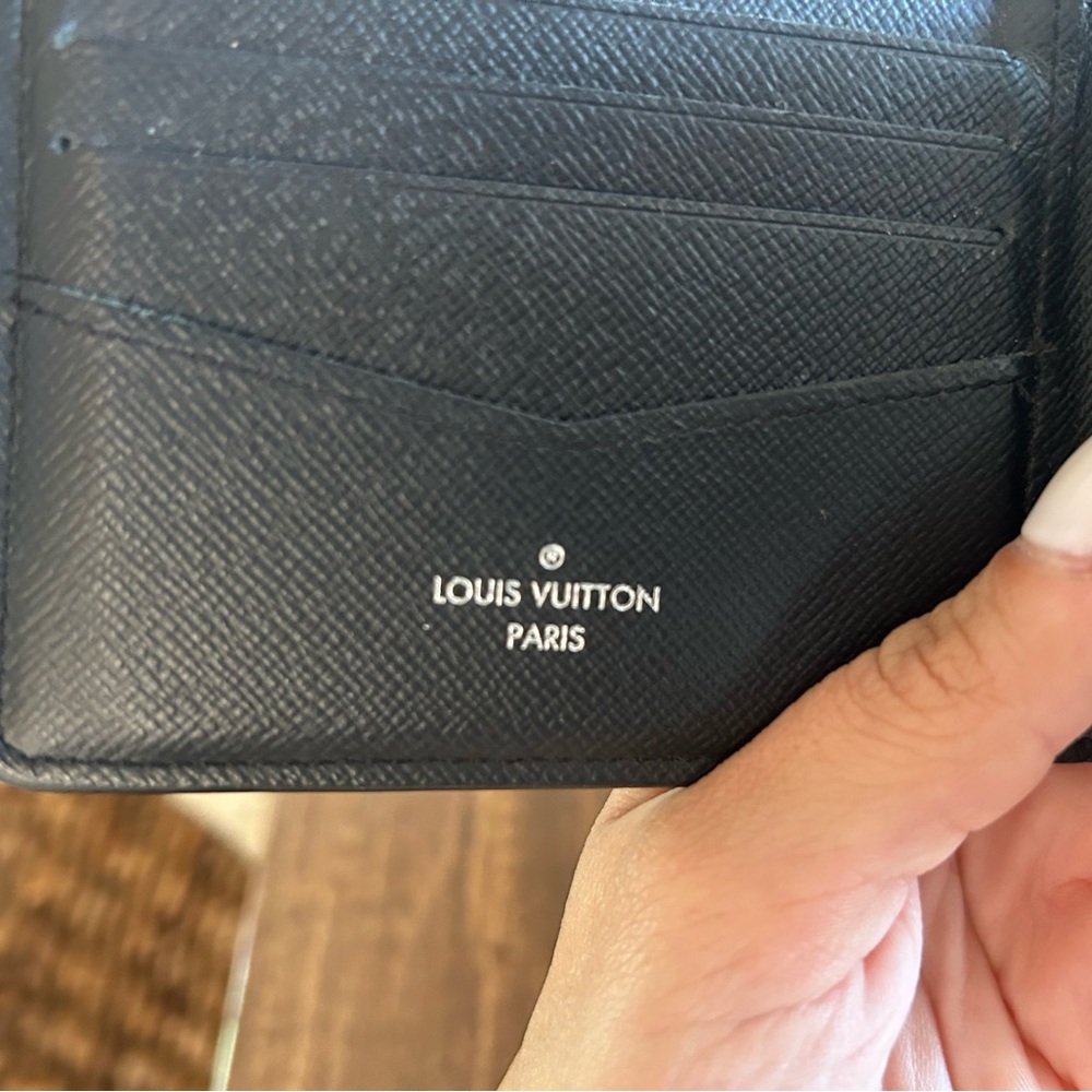 Louis Vuitton men’s wallet for sale - Picture 3 of 7